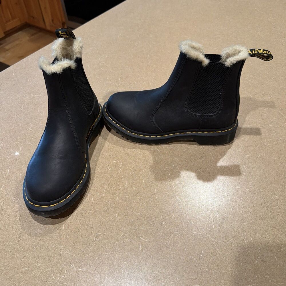 Dr Martens Doc Winter Faux Fur Lined Chelsea Boots Womens Size 6 Black Worn 1hr